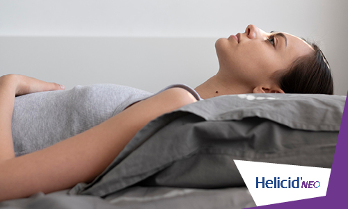 Spánek se zvýšenou polohou hlavy proti refluxu