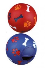 Hračka pes míč na pamlsky pro středního psa 7cm Trixie