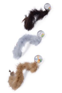 Hračka kočka míč chrastící s péřovým ocasem 45cm