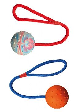 Hračka pes míč hrbolatý na šňůrce 6cm/30cm Trixie