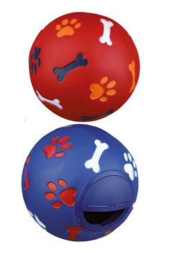 Hračka pes míč na pamlsky pro středního psa 7cm Trixie