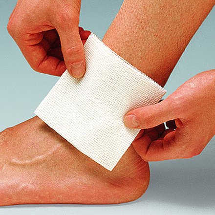 Kompresy Medicomp Nesterilní 7,5x7,5cm,netkaný textil,4 vrstvy,100ks
