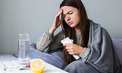 Zmírnění příznaků chřipky a nachlazení vitamínem C